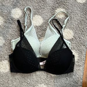 32D incredible plunge bras - Victorias Secret - lined no padding